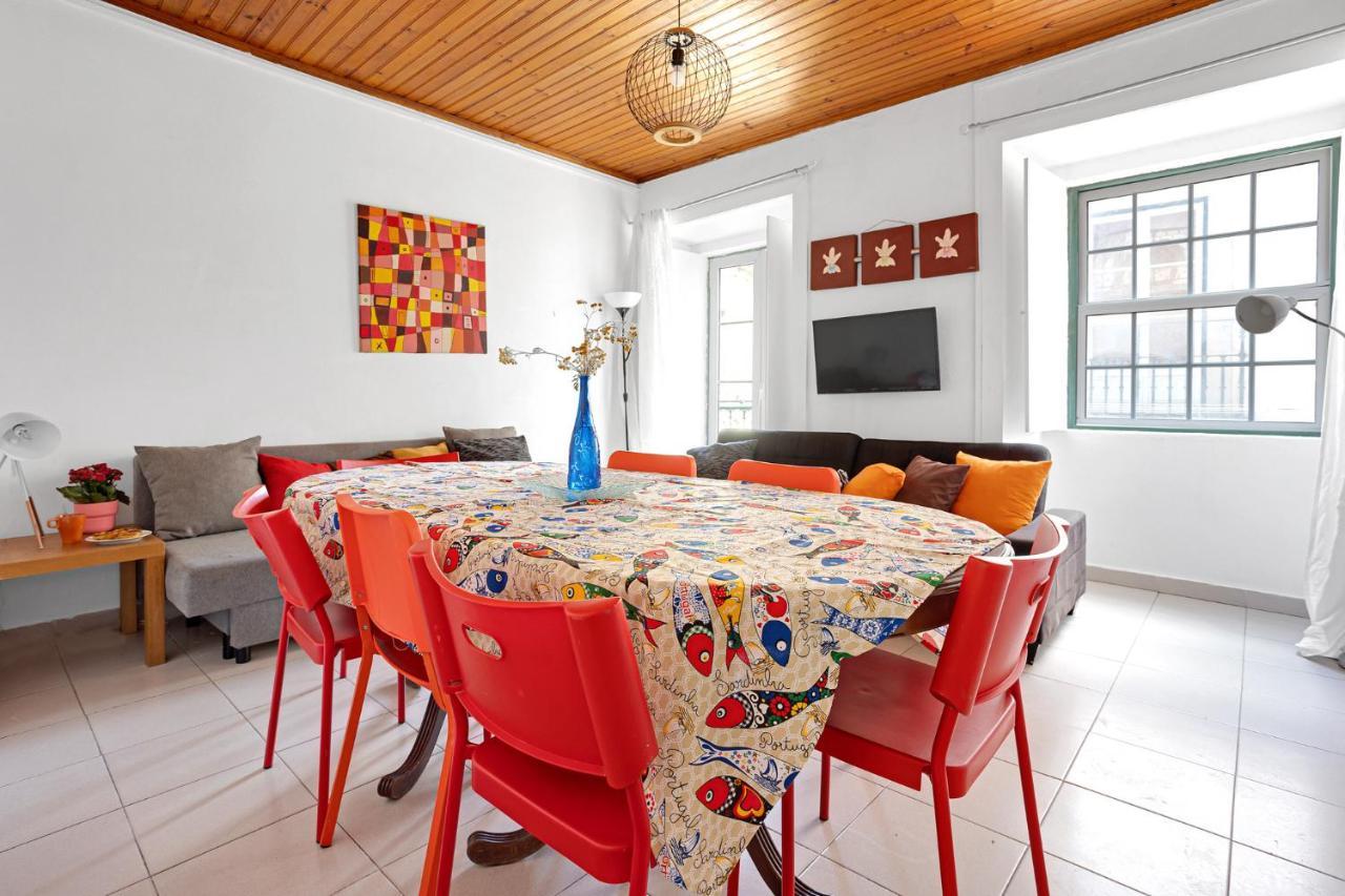 Group-friendly In The Heart Of Bairro Alto Apartment *
