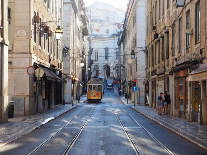 Com Varanda Na Rua Dos Douradores *