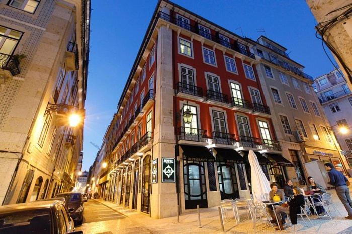 Com Varanda Na Rua Dos Douradores * Lisbon
