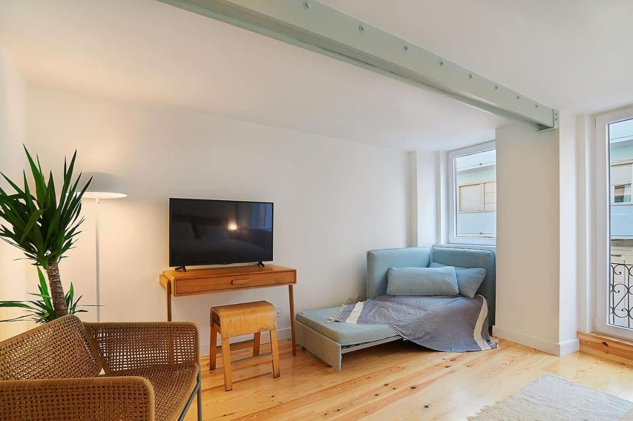 Apartment Modern Flat With Double Patio Right Next To Estrela Gardens Lisbon