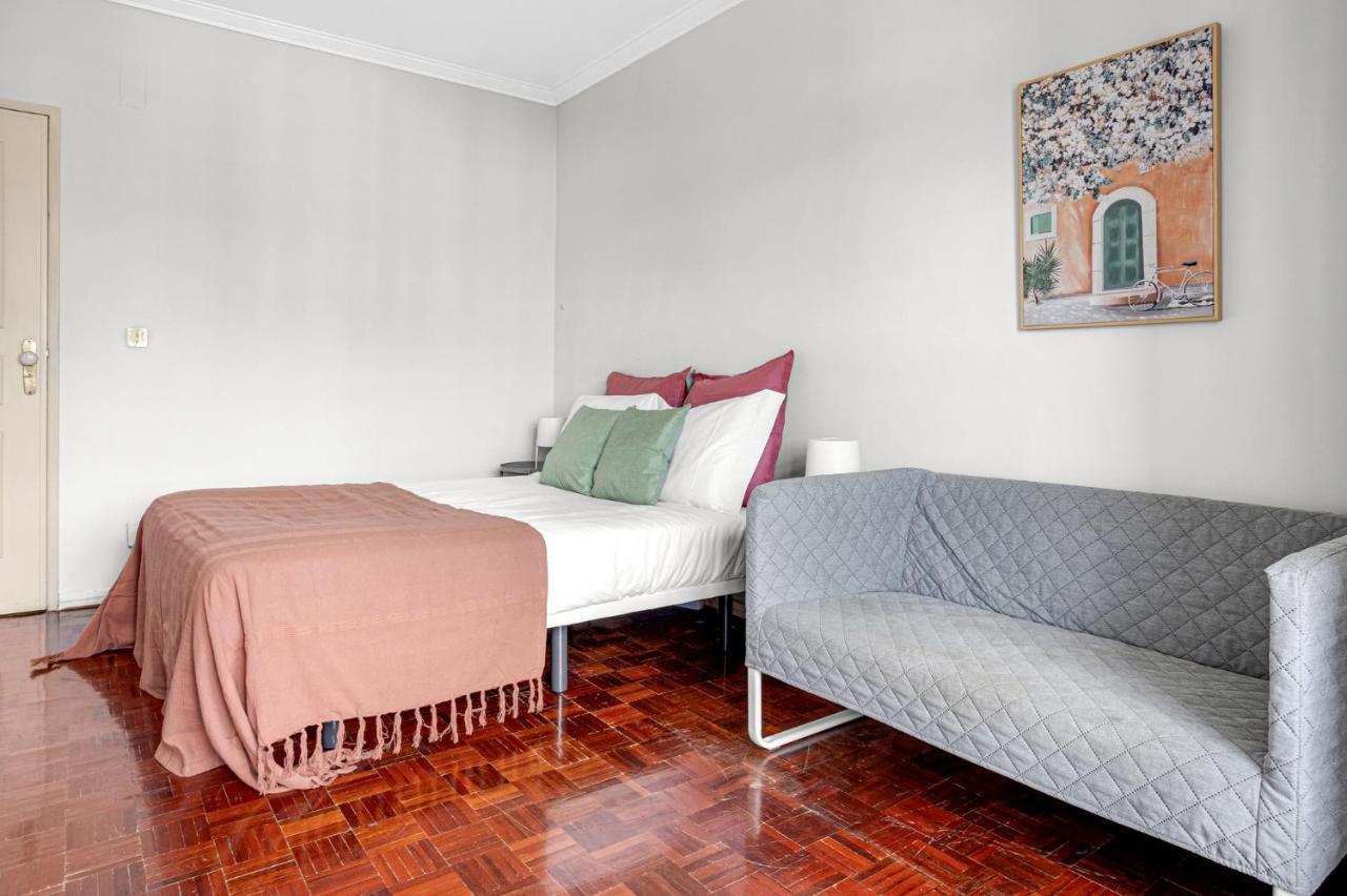 Guest house Wonderful Shared In Alfornelos - Near Metro!