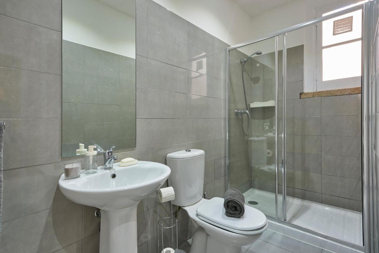 Find Out Guest house Lisbon