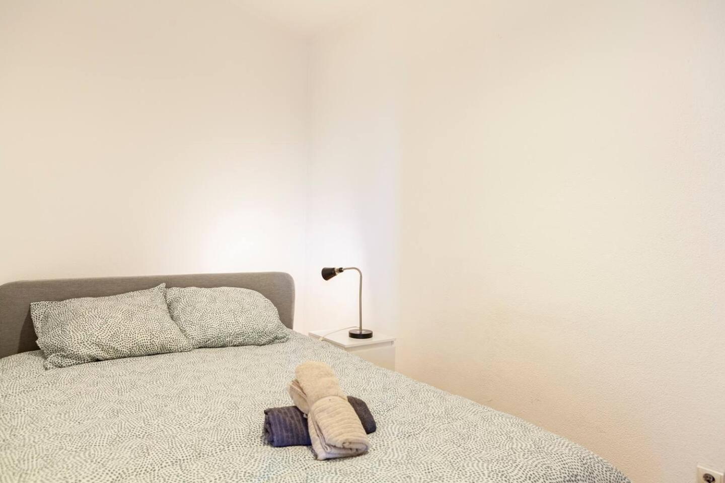 Relax In For 4 People With Terrace And Parking Apartment Lisbon