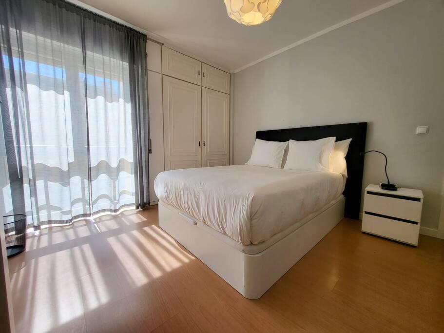 Apartment Family-friendly Flat 2br 2ba Metro Telheiras