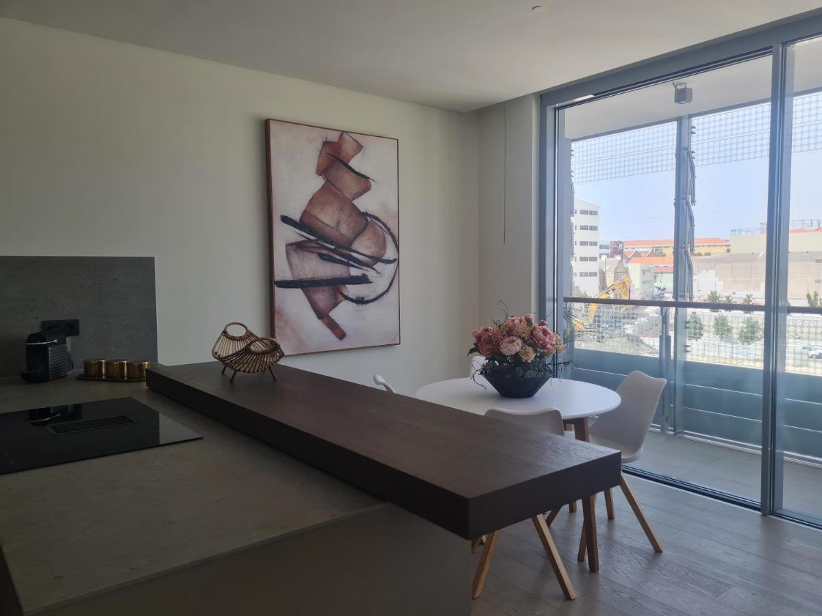 Luxury Apartment *