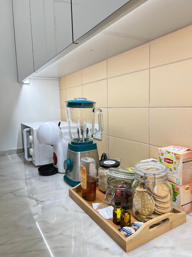Cozy With Shared Bathroom On Rua Augusta *