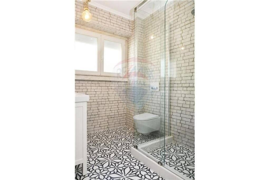 T2 Alvalade Em 3 Pessoas Apartment *
