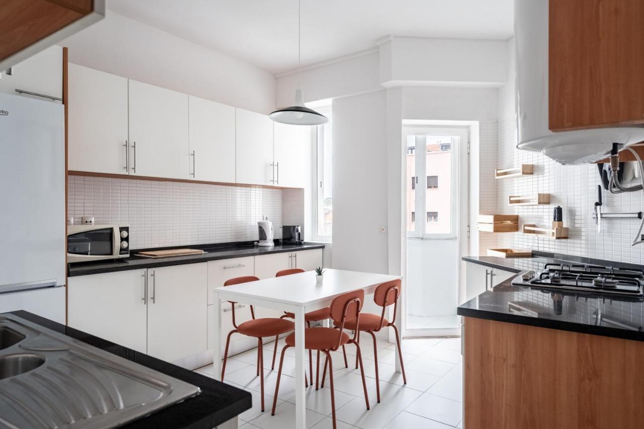Spacious 3 Bedroom In The Heart Of Arroios Apartment