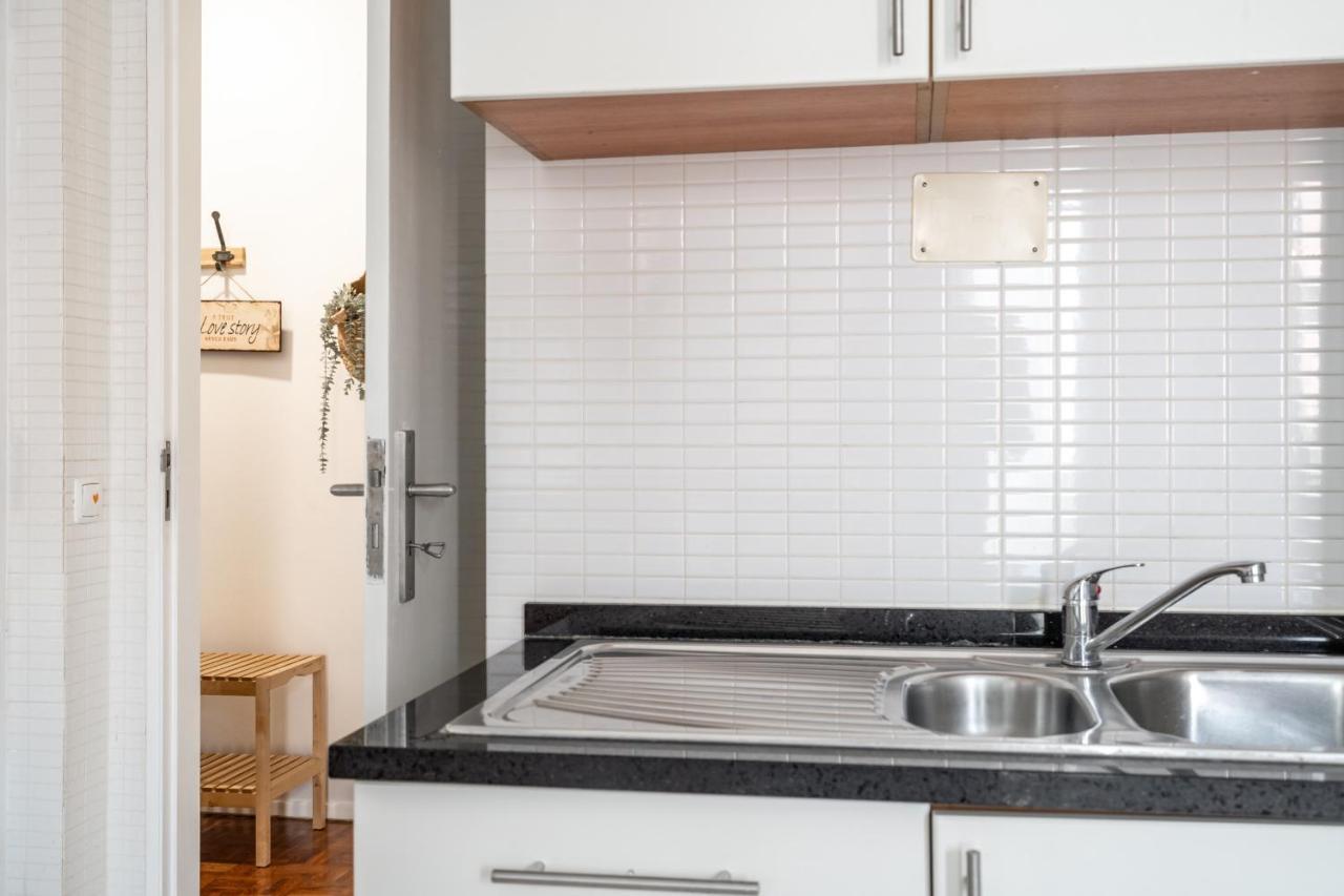 Spacious 3 Bedroom In The Heart Of Arroios Apartment Lisbon