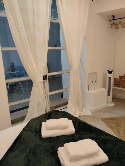Alfama's Hidden Terrace Gem *