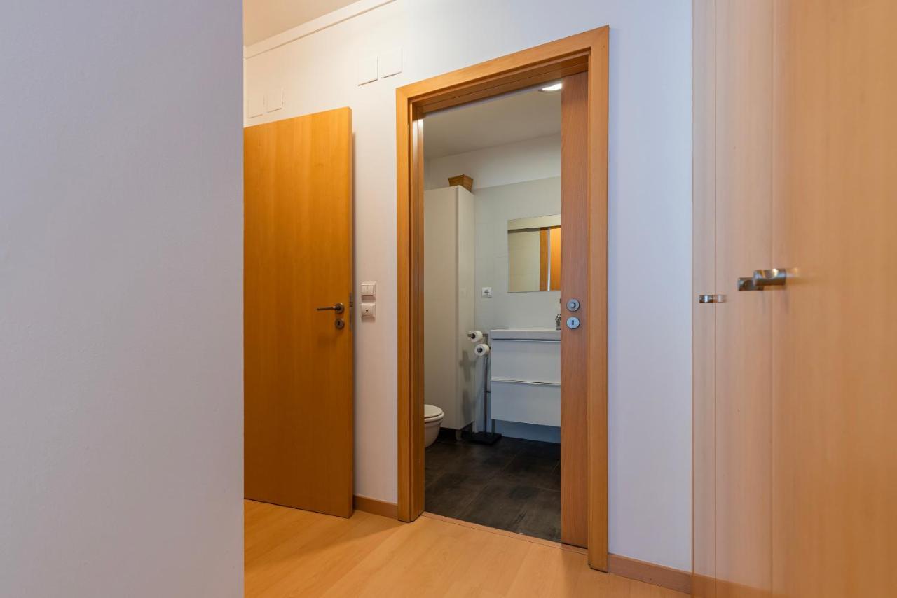 Charm 3bdr W/balcony By Lovelystay