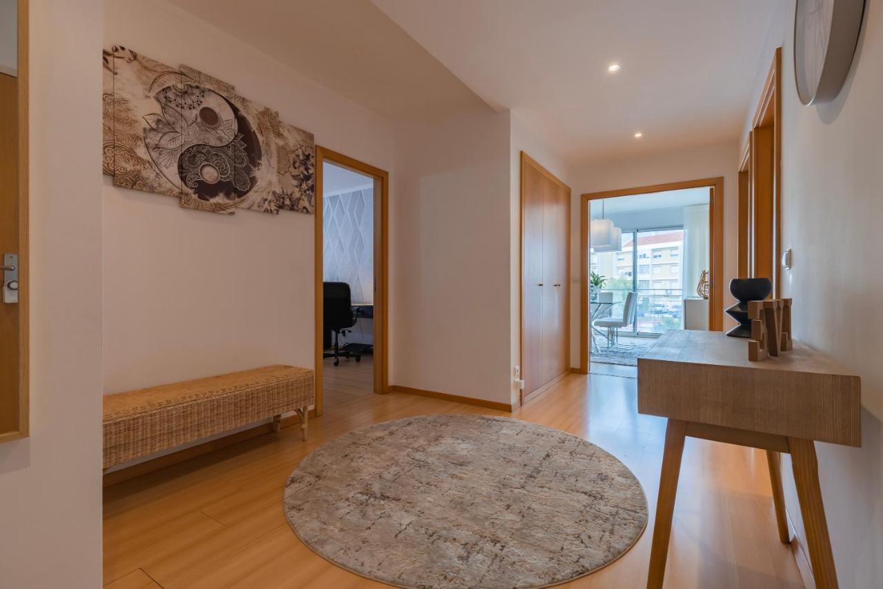 Charm 3bdr W/balcony By Lovelystay *