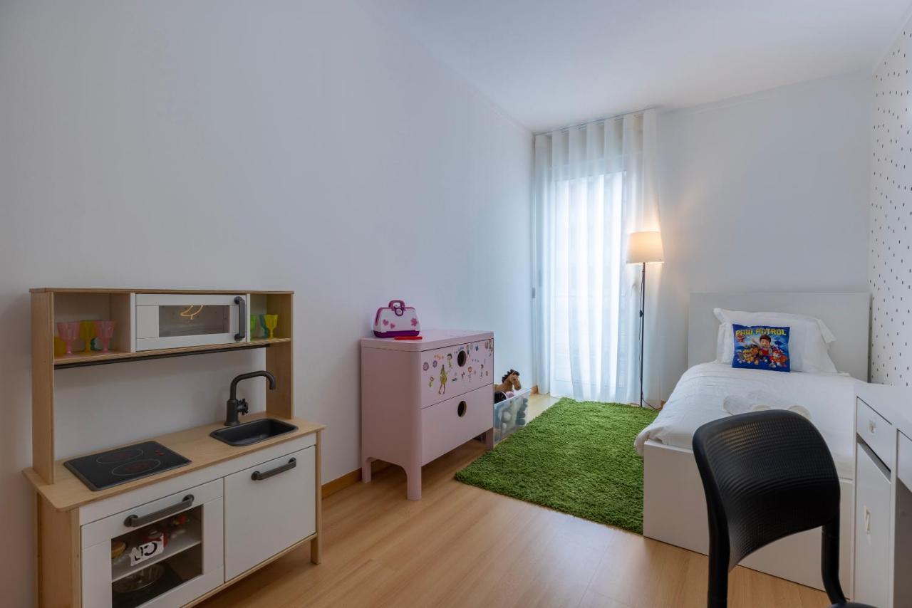 Charm 3bdr W/balcony By Lovelystay