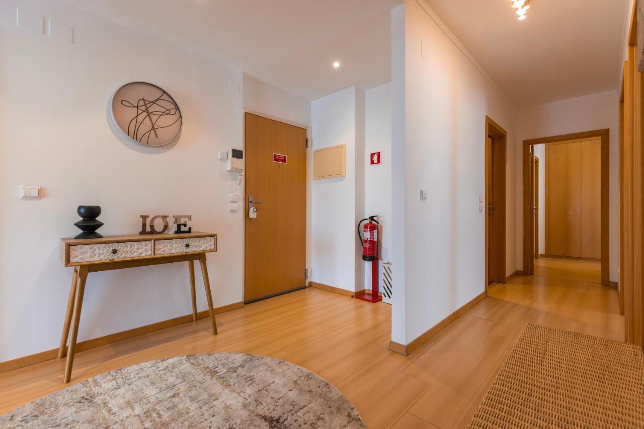 Apartment Charm 3bdr W/balcony By Lovelystay