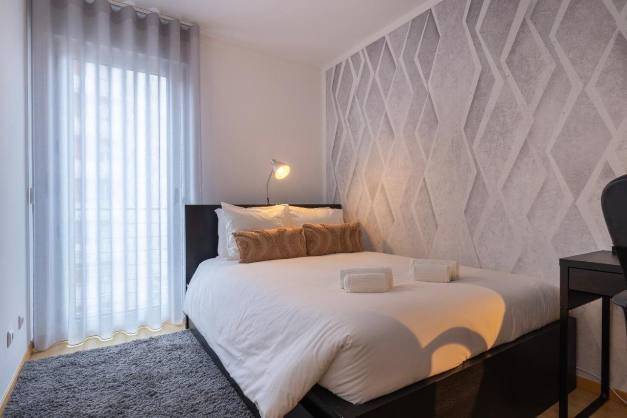 Charm 3bdr W/balcony By Lovelystay Lisbon