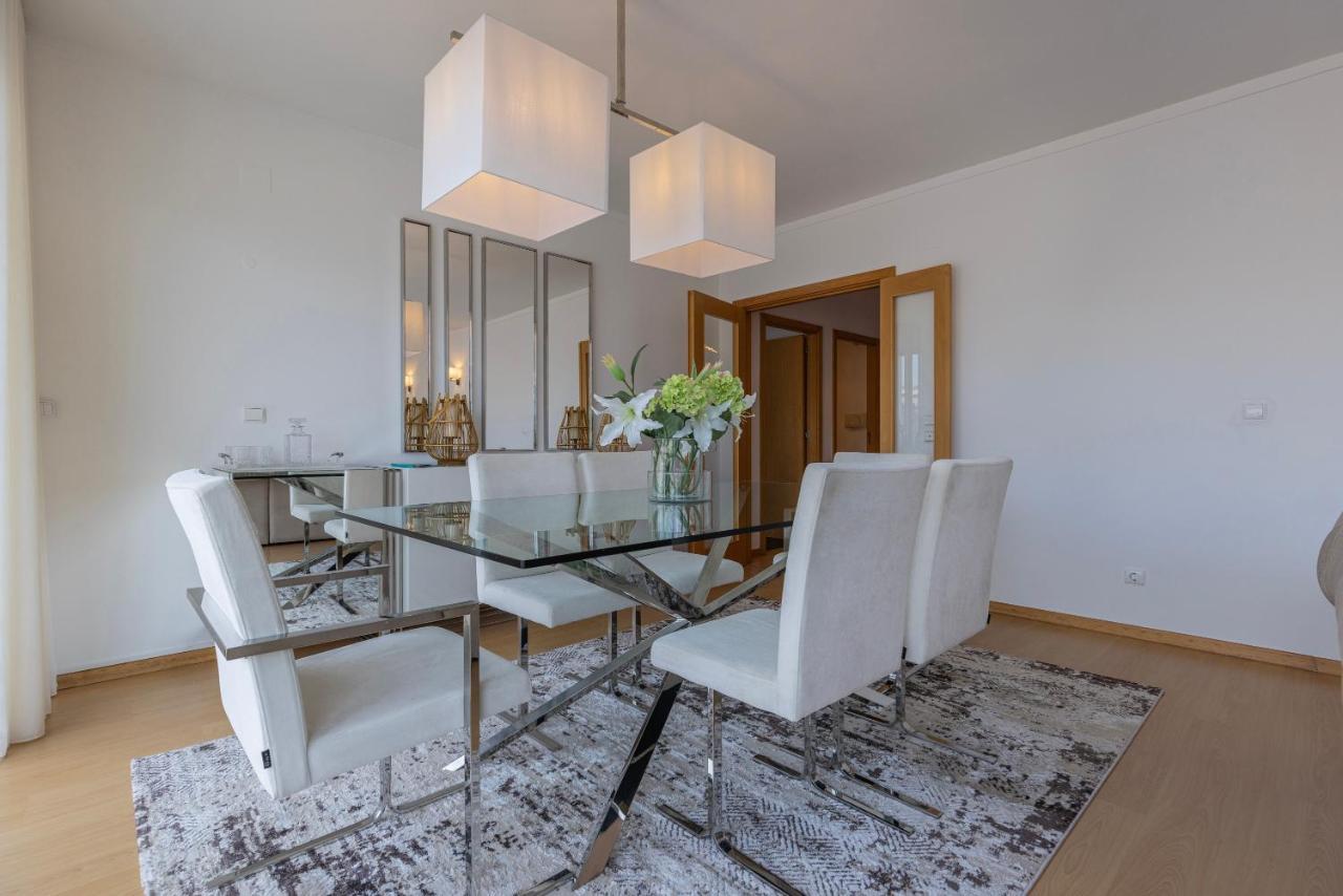 Apartment Charm 3bdr W/balcony By Lovelystay