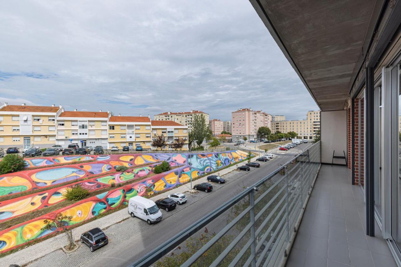 Charm 3bdr W/balcony By Lovelystay