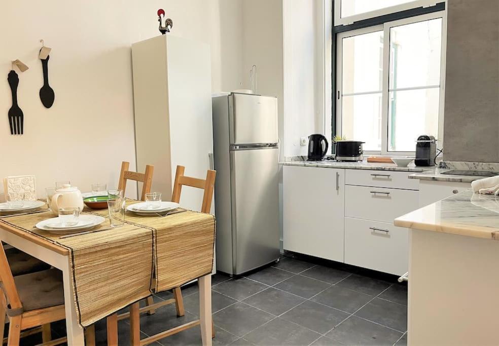 Sj2dee Heart Of Baixa New Air Conditioning Spacious 2 Apts 4br2ba * Lisbon