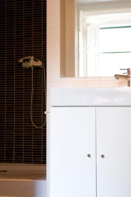 Romantic & Renewed 1 Bedroom In Campolide - 1e Apartment