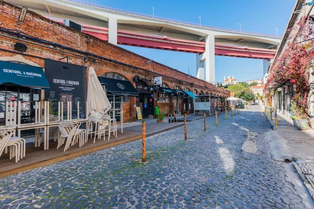 Santos Blue Tiles Apartment Lisbon