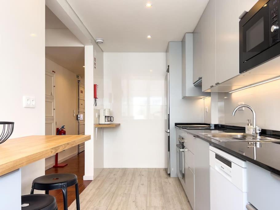 Apartment Olaias 2 Bed Near Metro 2