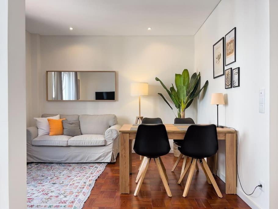 Olaias 2 Bed Near Metro 2 Apartment Lisbon