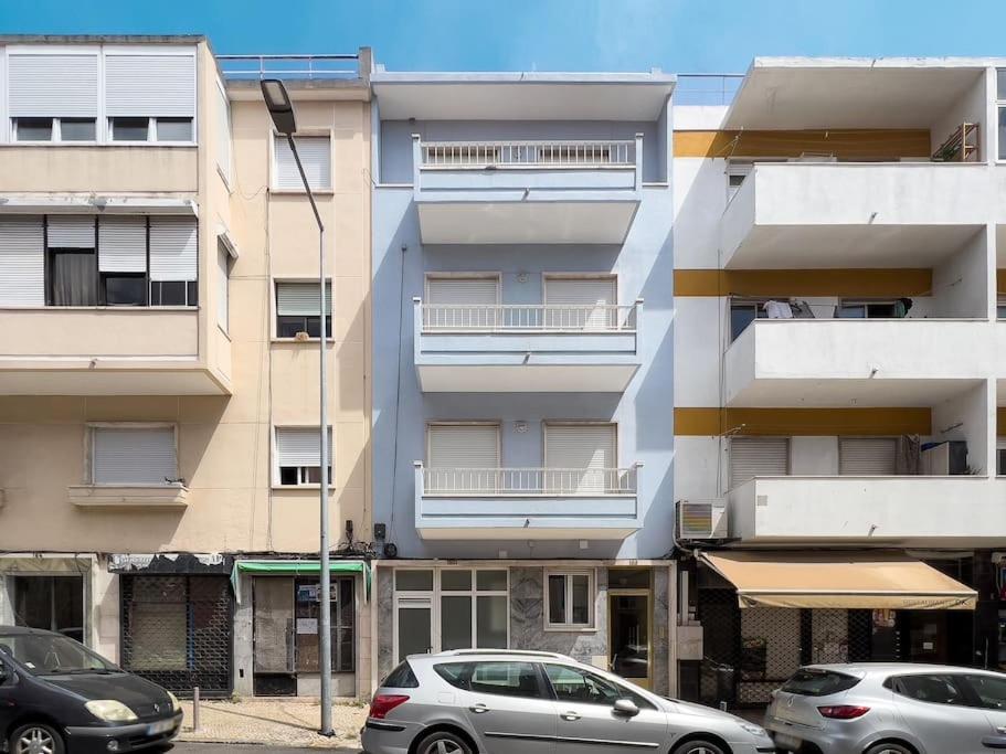 Olaias 2 Bed Near Metro 2 *