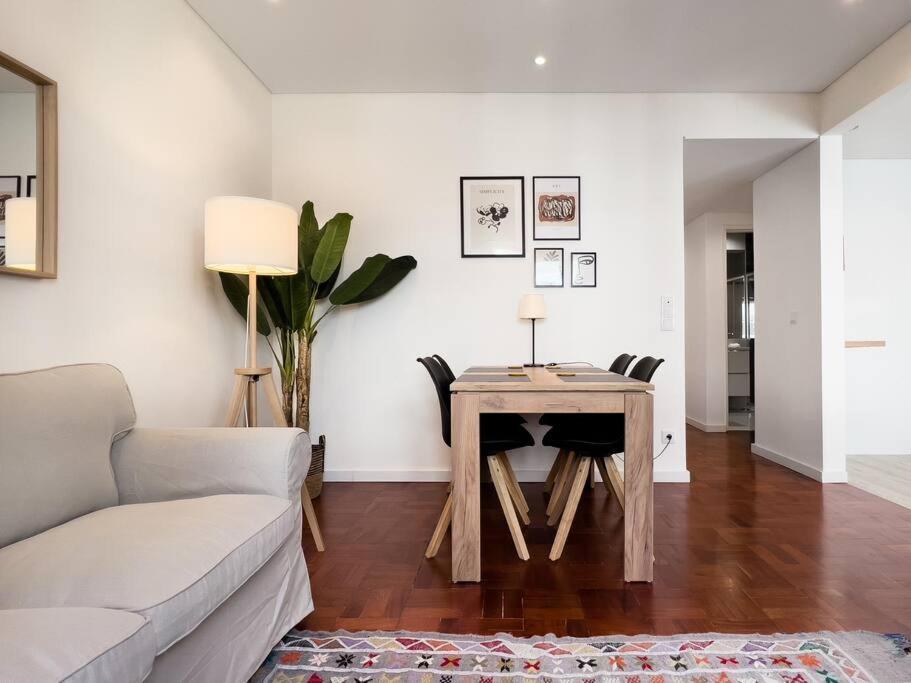 Apartment Olaias 2 Bed Near Metro 2 *