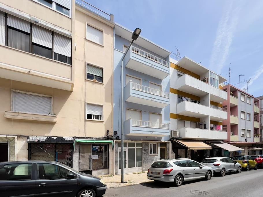 Olaias 2 Bed Near Metro 2 *