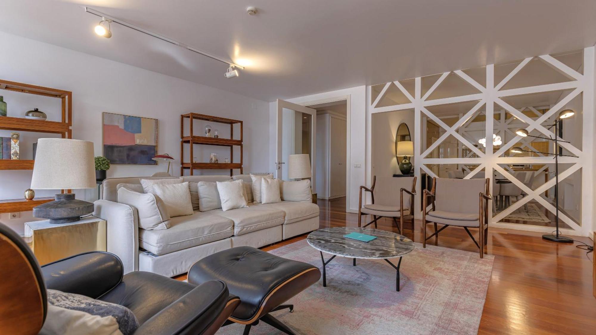 Lovelystay - Chiado 3bedroom Wonder *