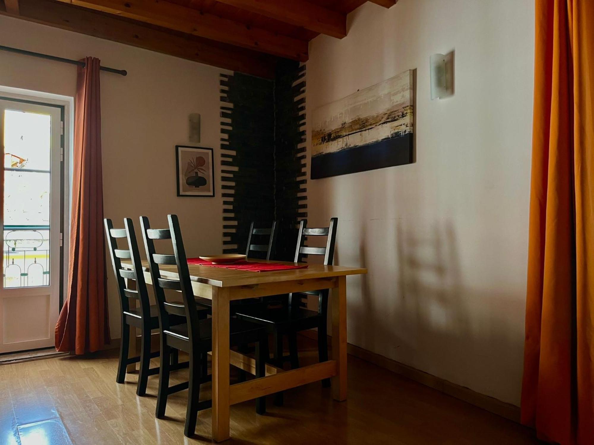 2 Bedroom, 2 Bathroom - Travessa Da Madalena Lisbon