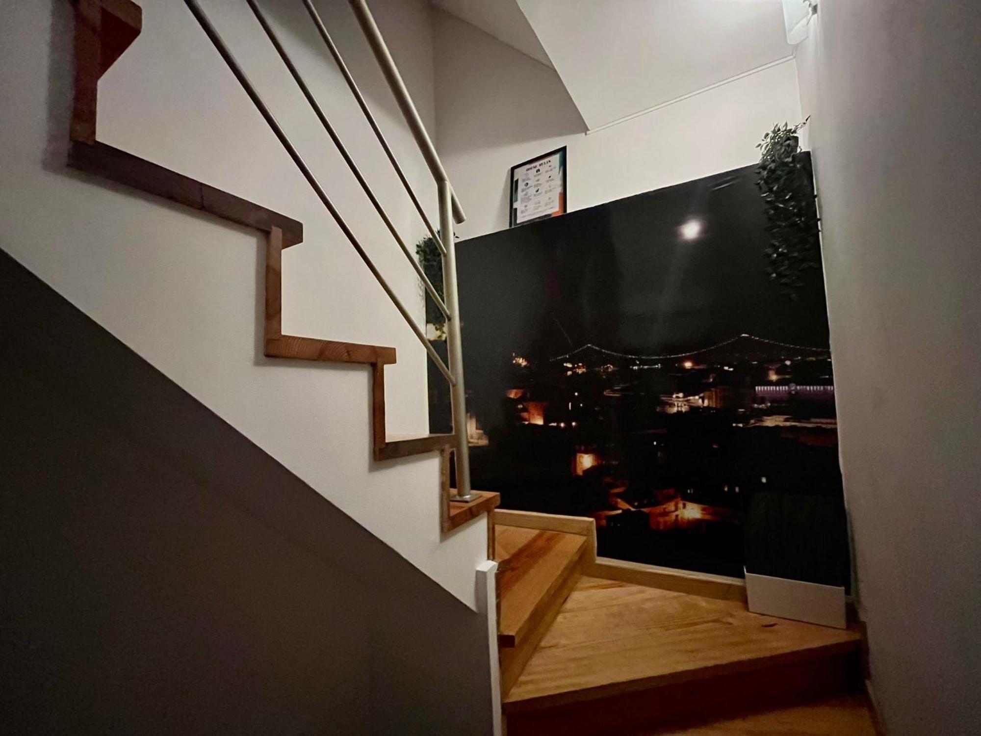 Apartment 2 Bedroom, 2 Bathroom - Travessa Da Madalena Lisbon