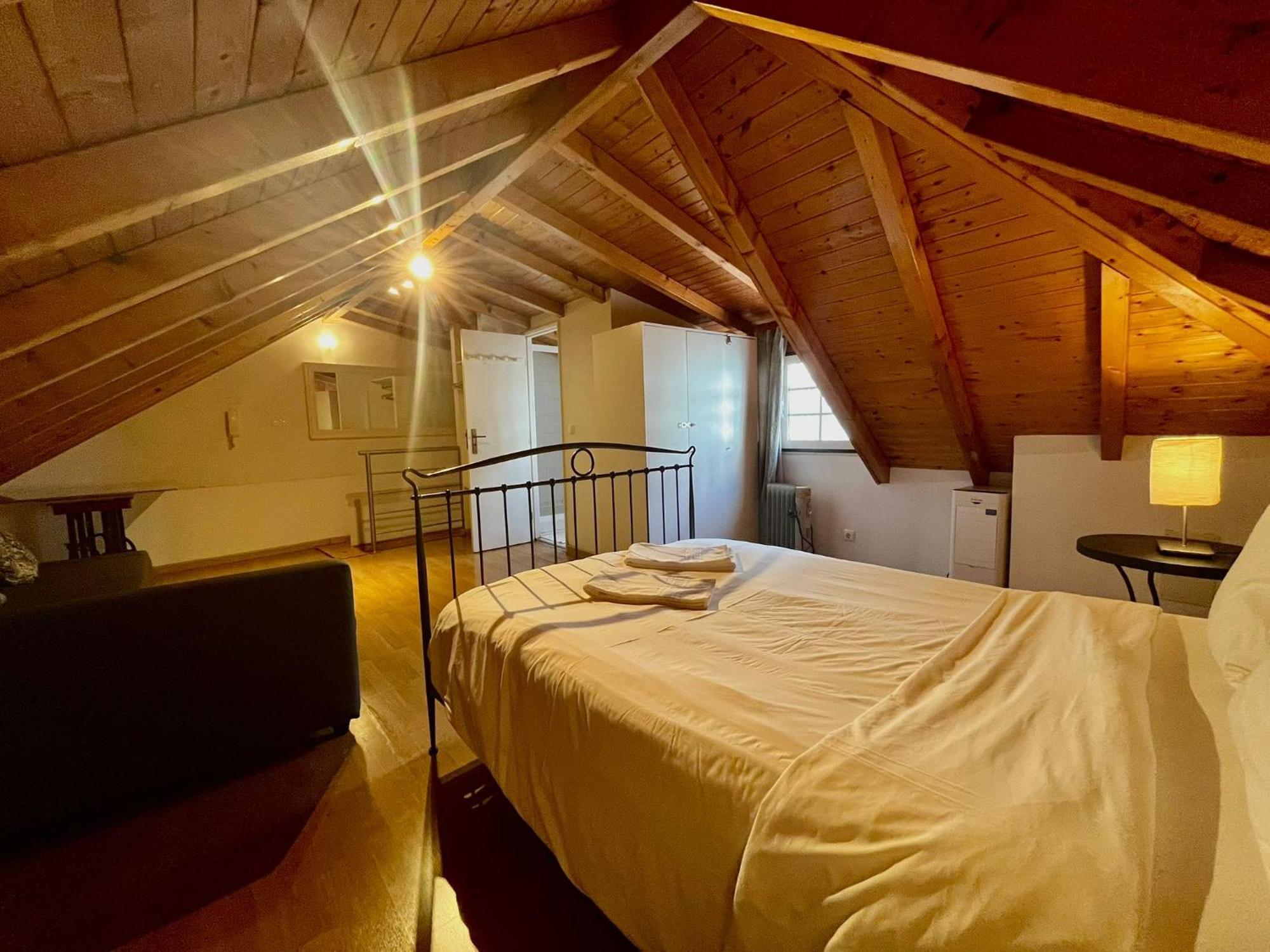 Apartment 2 Bedroom, 2 Bathroom - Travessa Da Madalena Lisbon