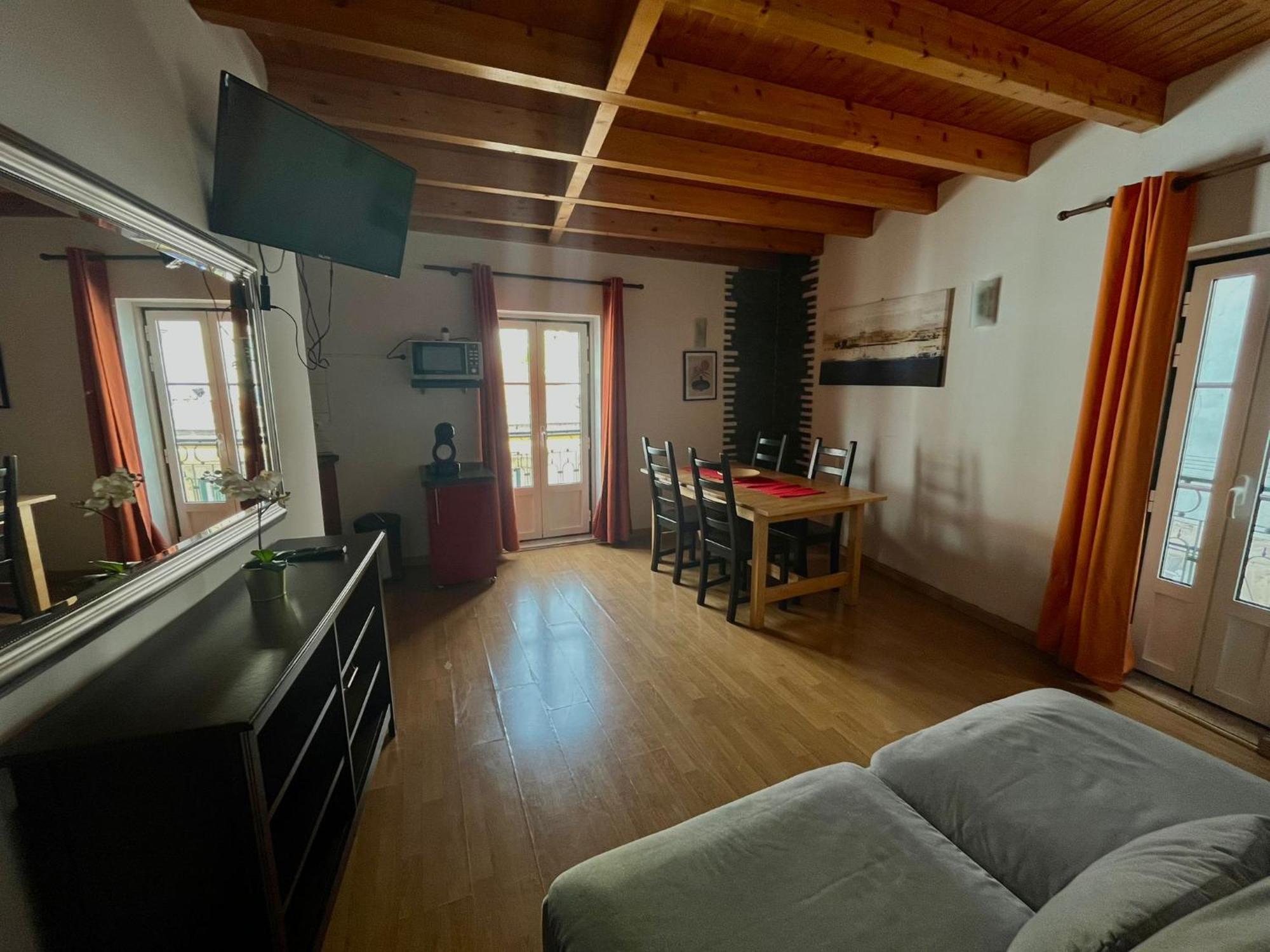 2 Bedroom, 2 Bathroom - Travessa Da Madalena *