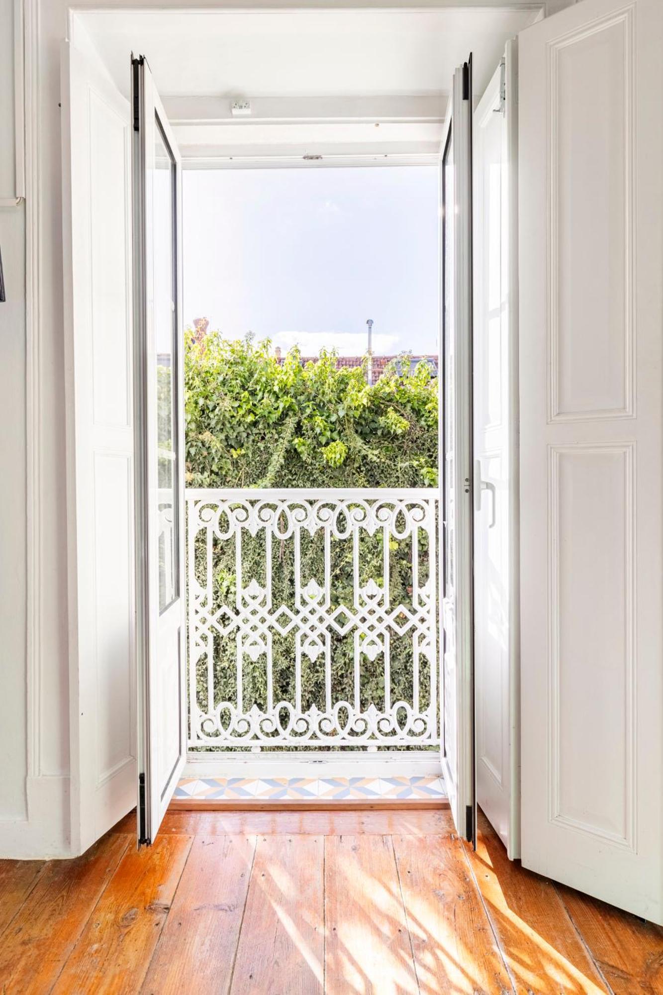 Apartment Avenida Da Liberdade Area, Bright And Newly Renovated 2 Bedroom Apartment, Historical Center Lisbon