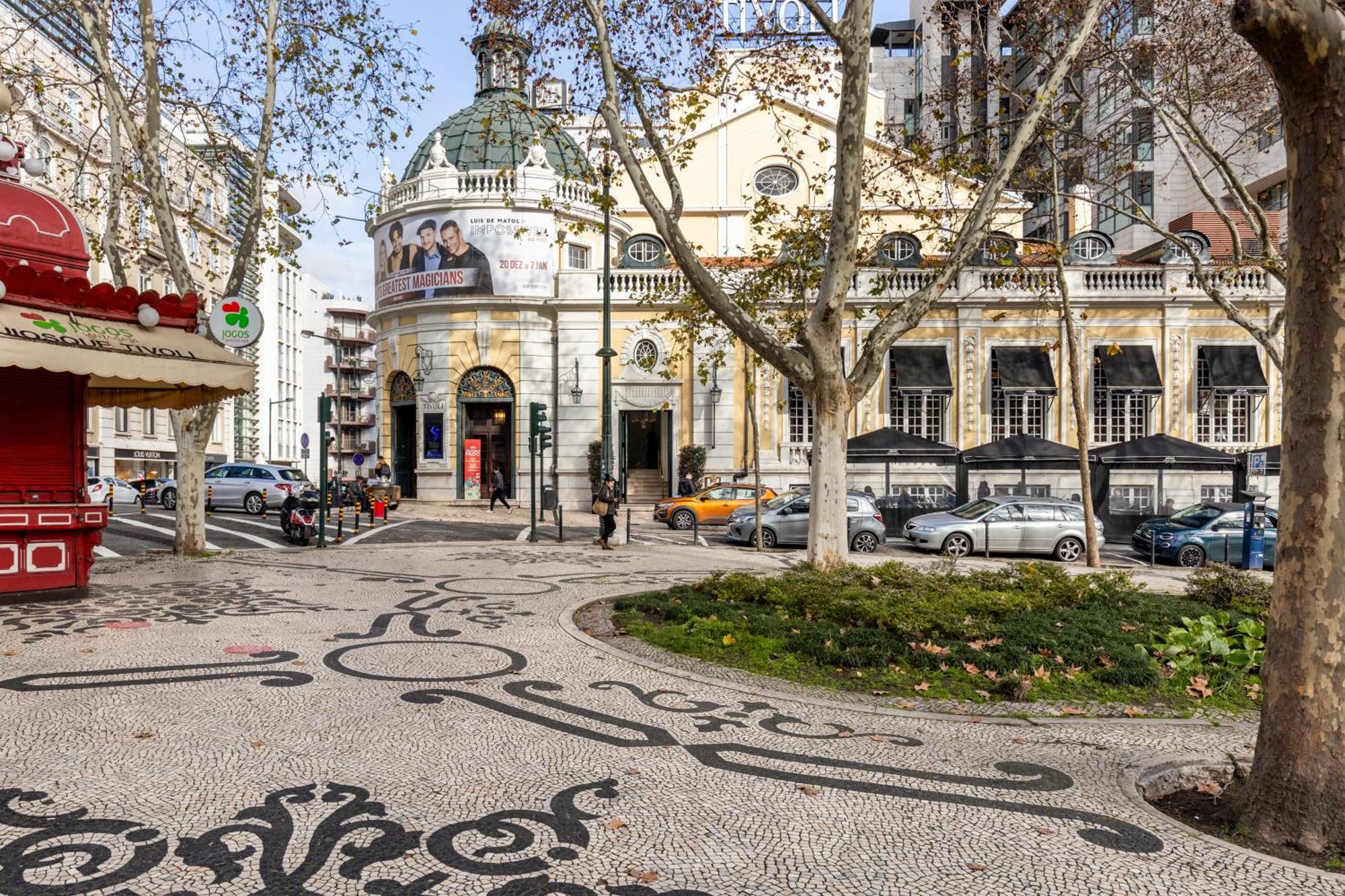Avenida Da Liberdade Area, Bright And Newly Renovated 2 Bedroom Apartment, Historical Center Apartment Lisbon