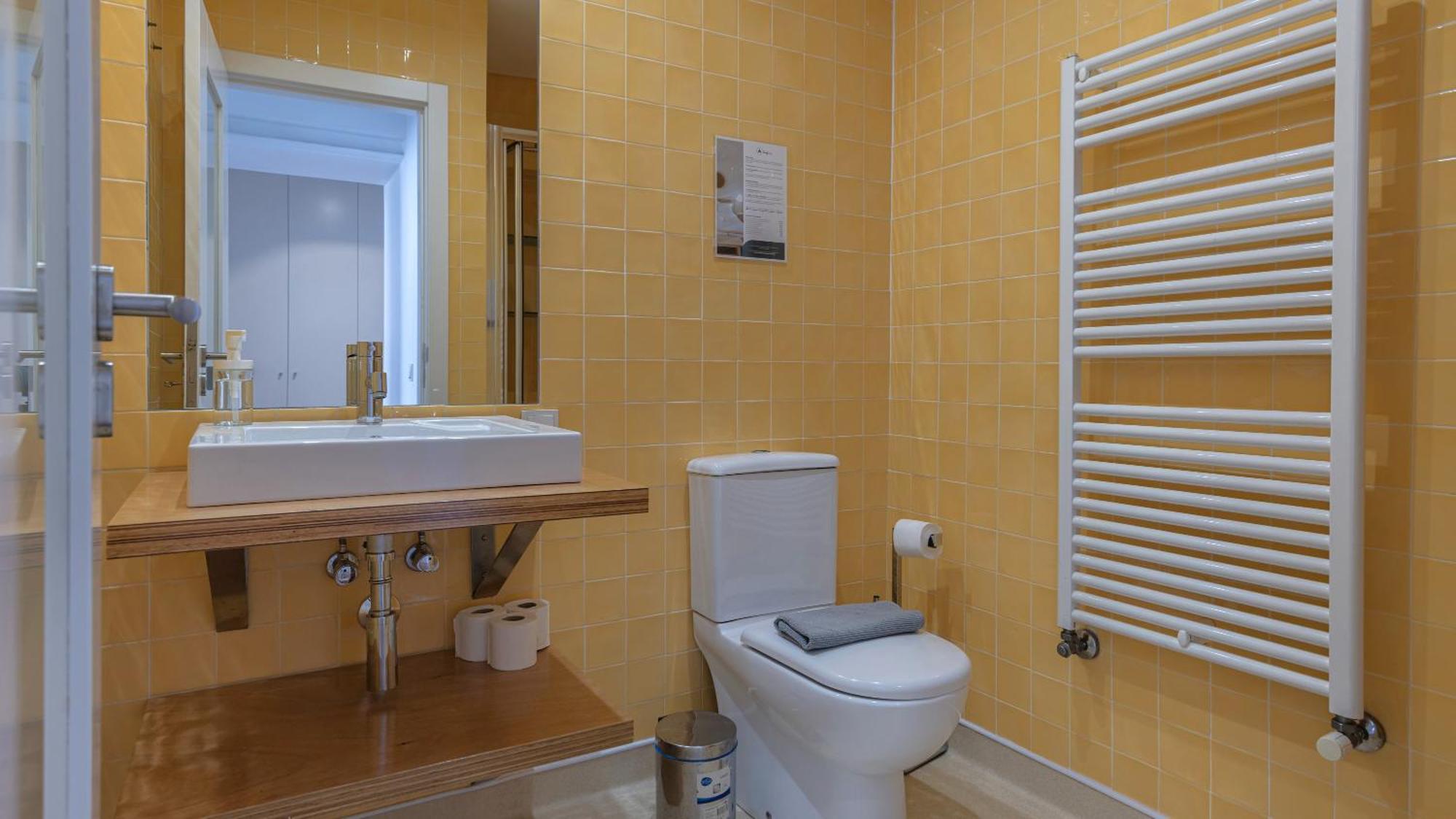 Lovelystay - Chiado 3bedroom Wonder Apartment Lisbon