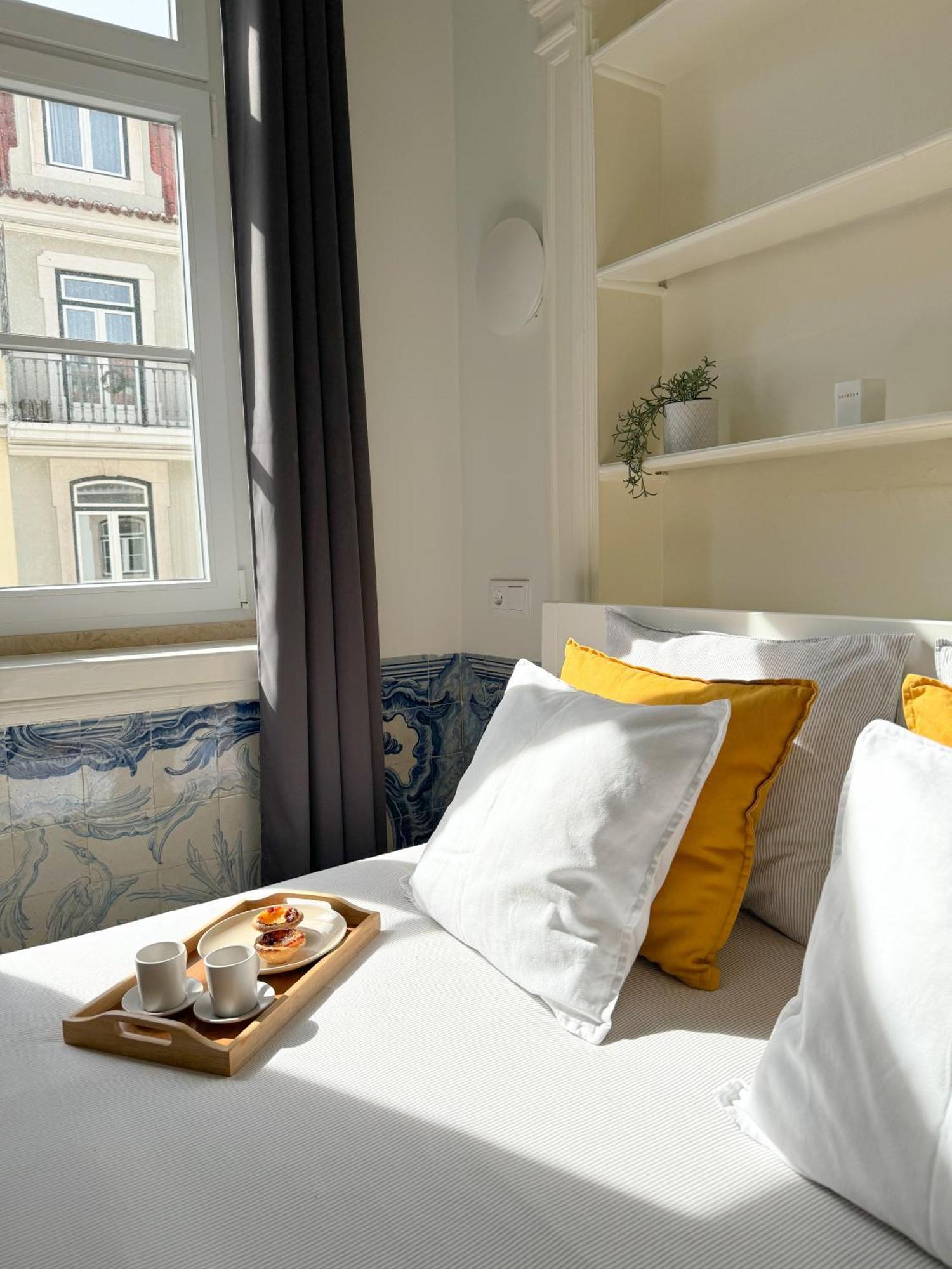 Cozy With Shared Bathroom On Rua Augusta Guest house