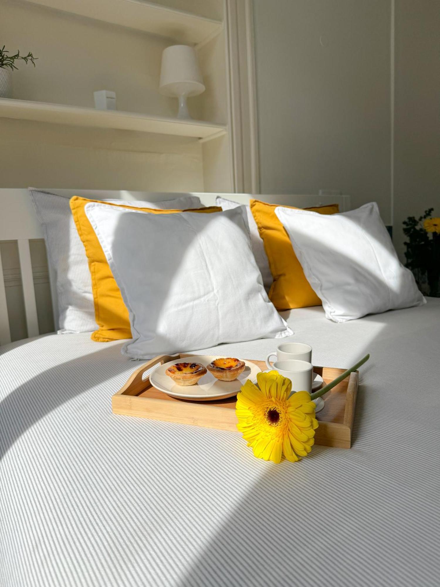 Guest house Cozy With Shared Bathroom On Rua Augusta