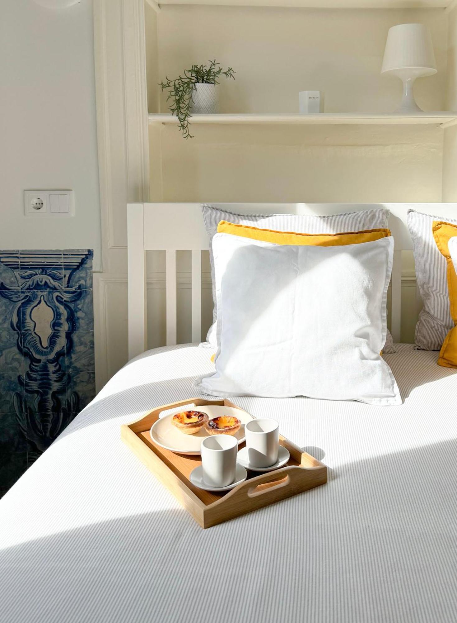 Cozy With Shared Bathroom On Rua Augusta *