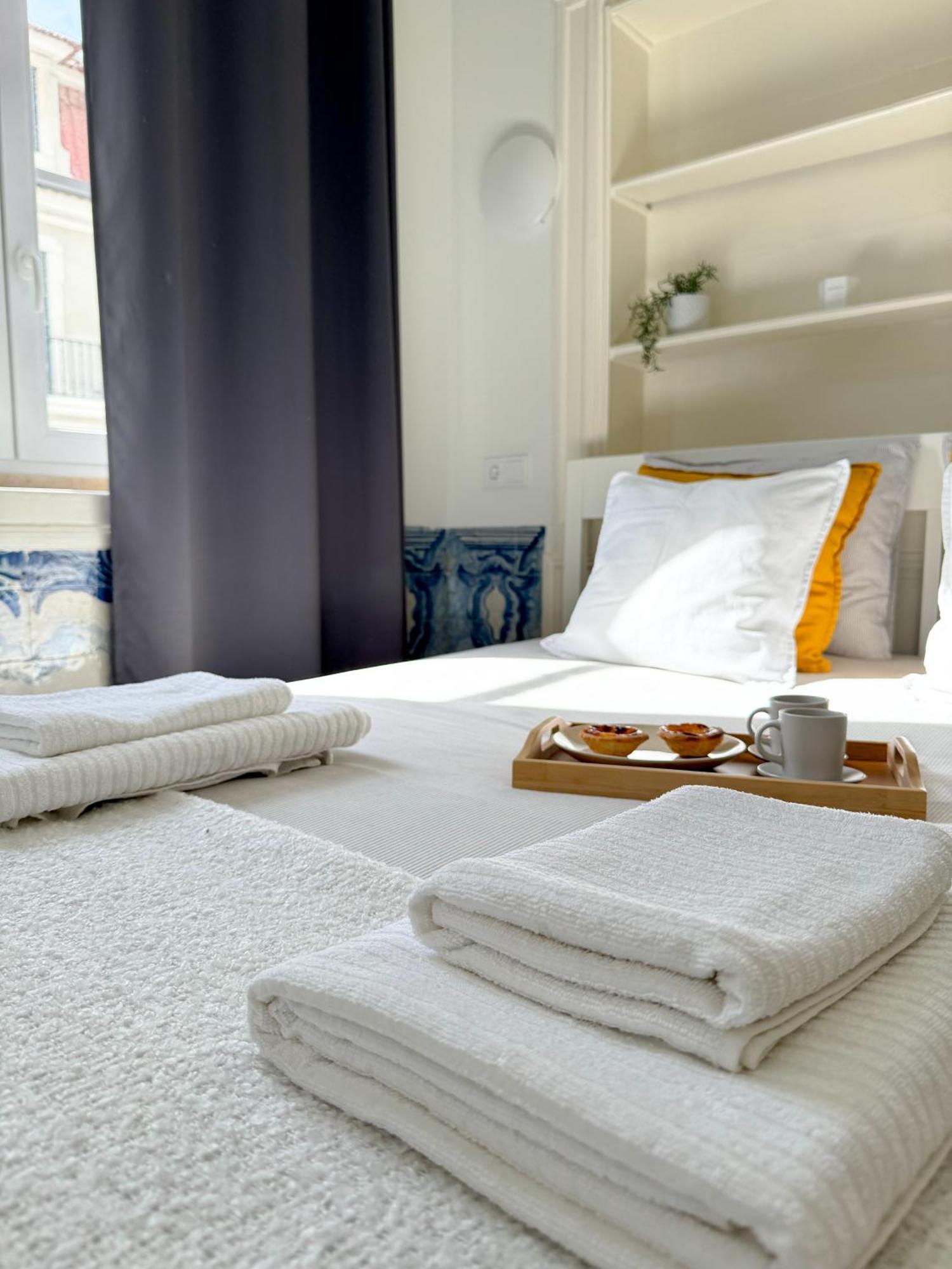 Cozy With Shared Bathroom On Rua Augusta *