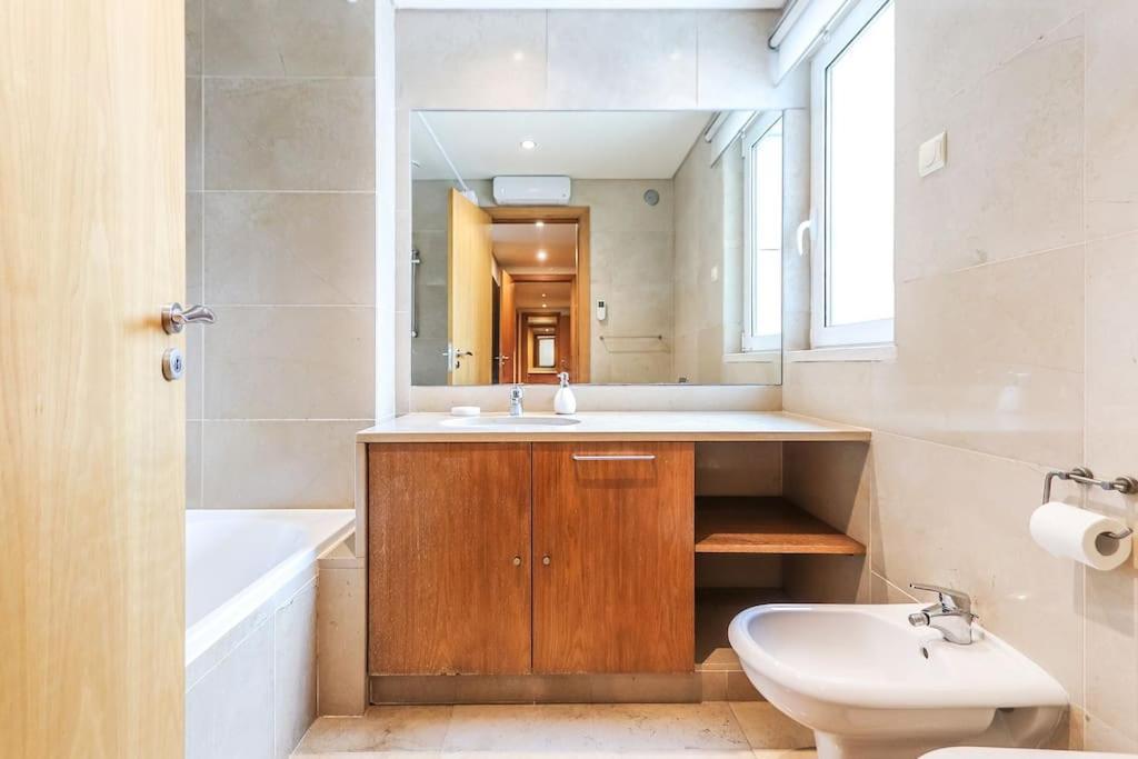 Apartment Portucale ! Expo Deluxe With Terrace Lisbon