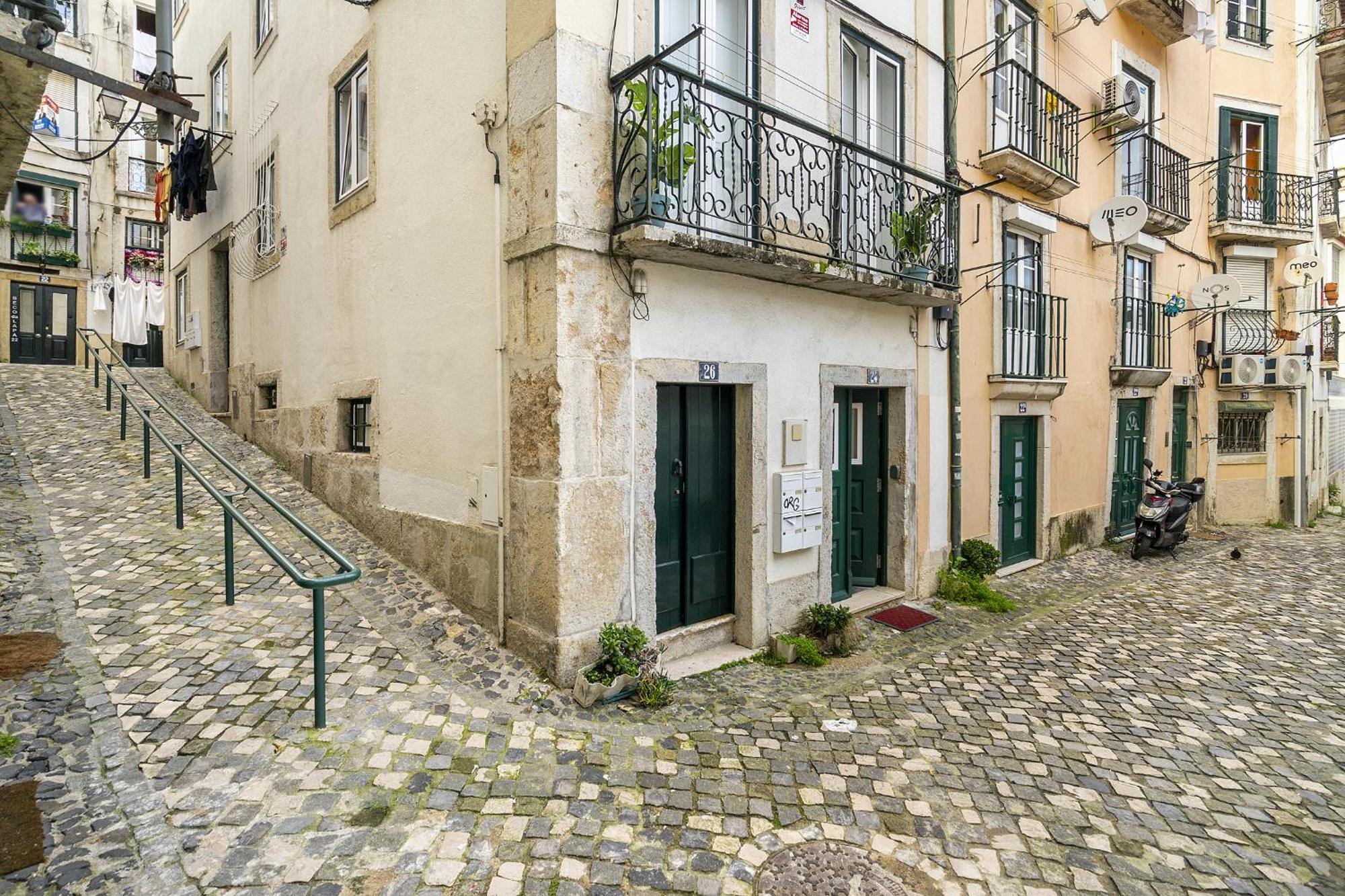 Whome Cozy Alfama Haven: Perfect For Exploring Apartment