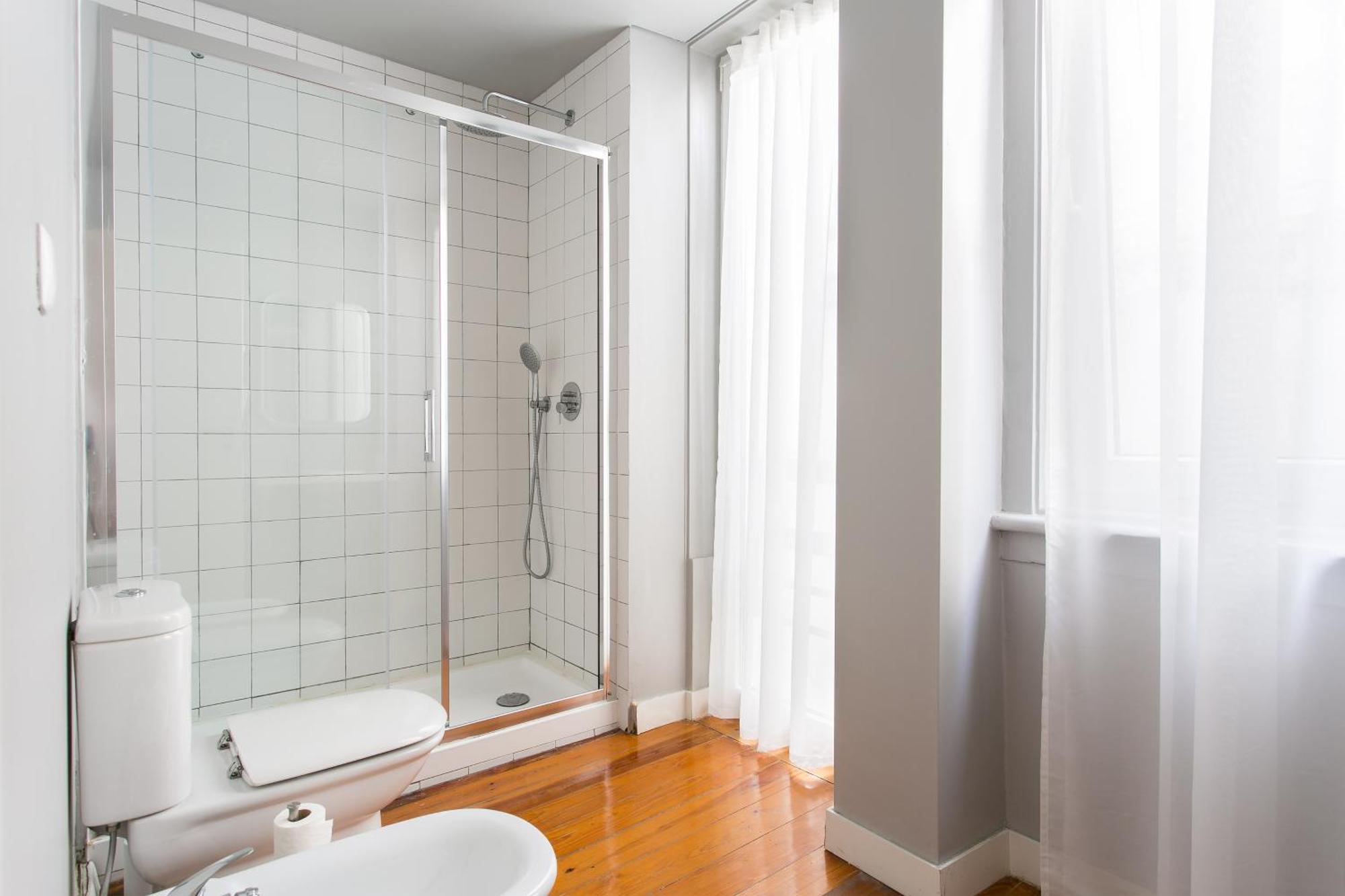 Apartment Beautiful House With Patio In Heart! *
