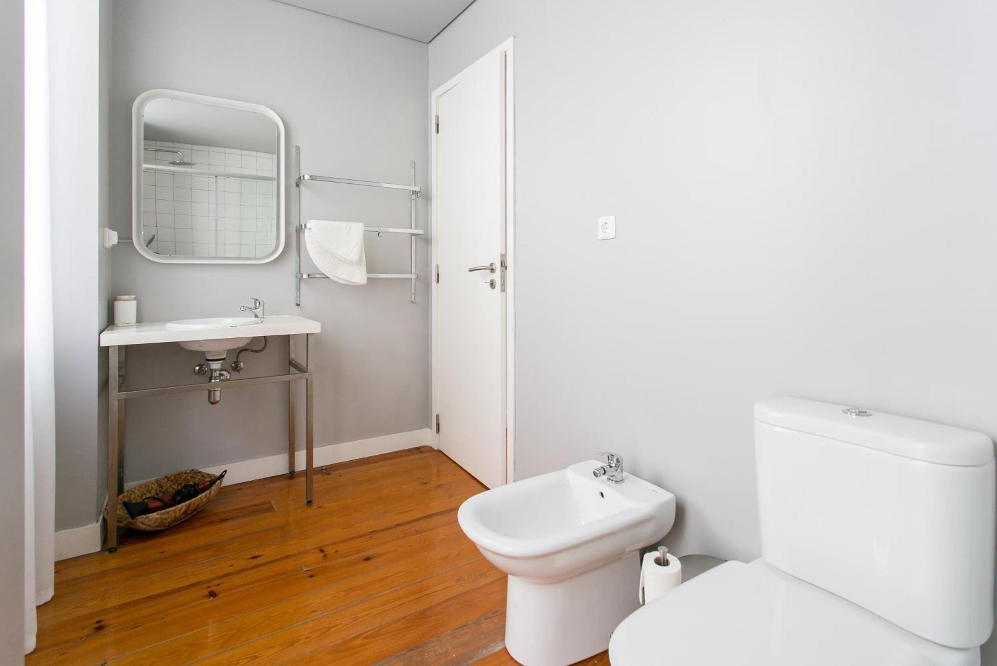 Apartment Beautiful House With Patio In Heart! Lisbon