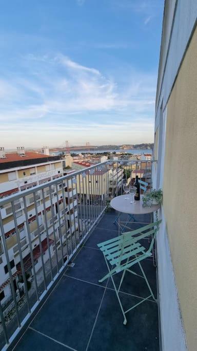 Duplex Overthetejo, 5 Min Belem Tower Apartment Lisbon