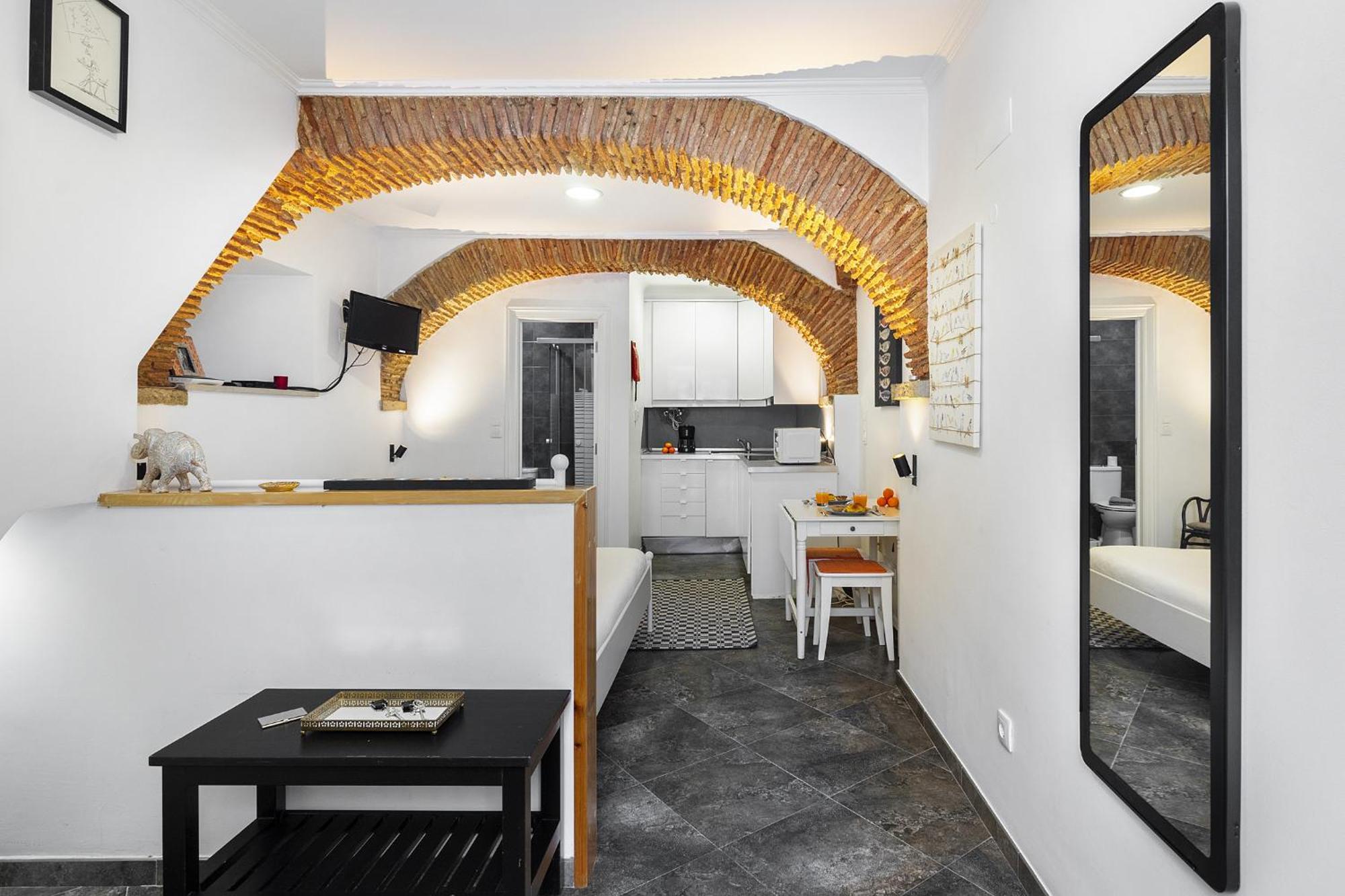 Whome Cozy Alfama Haven: Perfect For Exploring Lisbon
