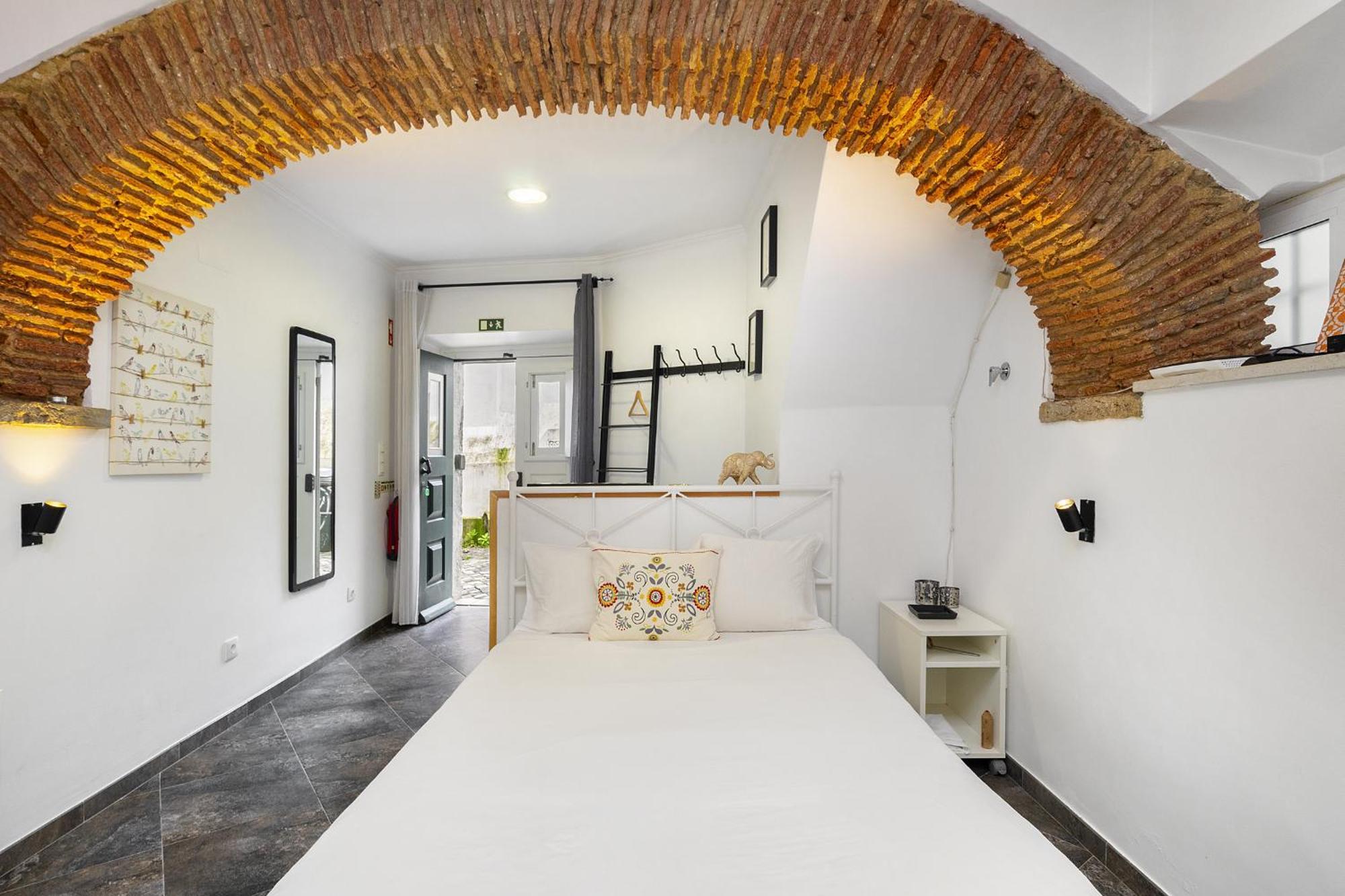 Whome Cozy Alfama Haven: Perfect For Exploring Apartment