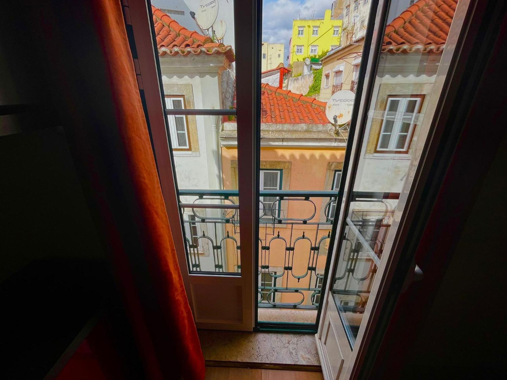 2 Bedroom, 2 Bathroom - Travessa Da Madalena *