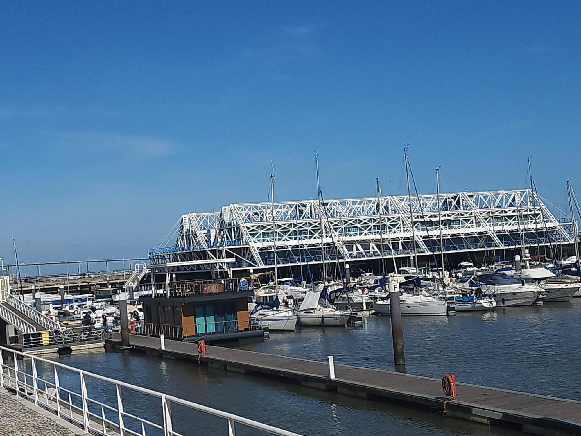 Private Yacht, We Our Guests Botel Lisbon